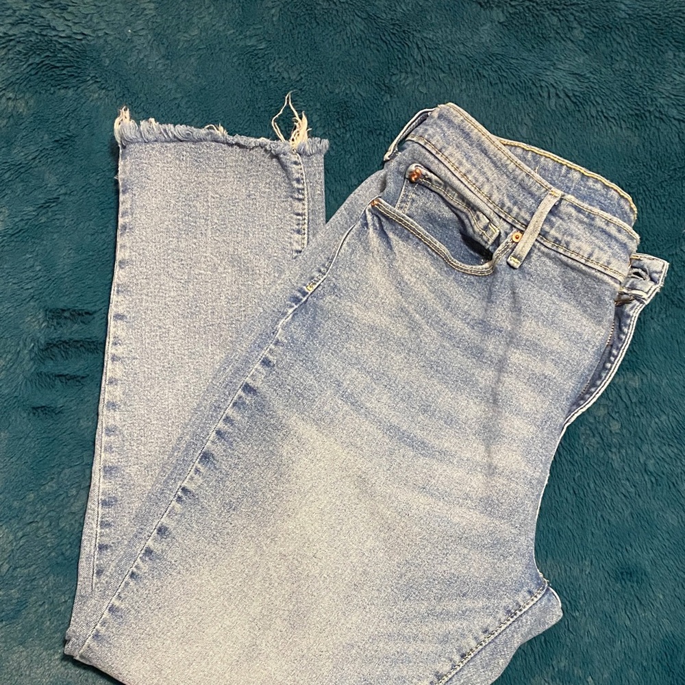 Denizen from Levi's Light Blue Cropped Jeans